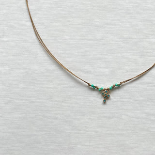 Collier fil croix
